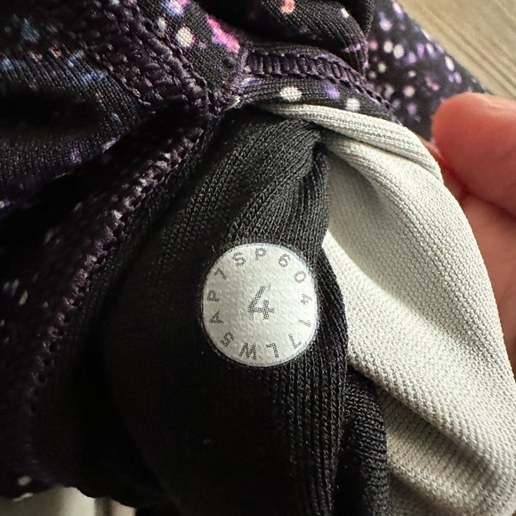 Lululemon Wunder Under High Rise size 4 - Picture 4 of 4